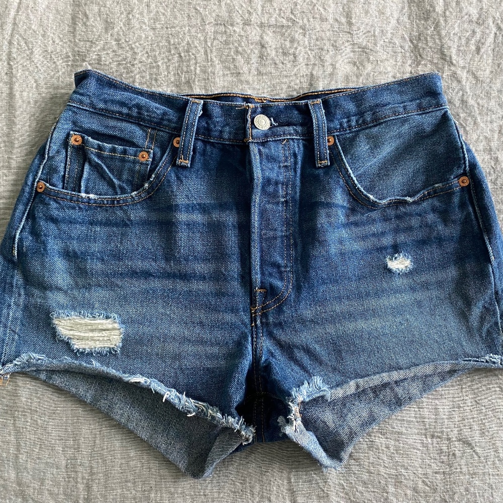 Levi’s 501 High Rise Cut-Off Jean Shorts 27